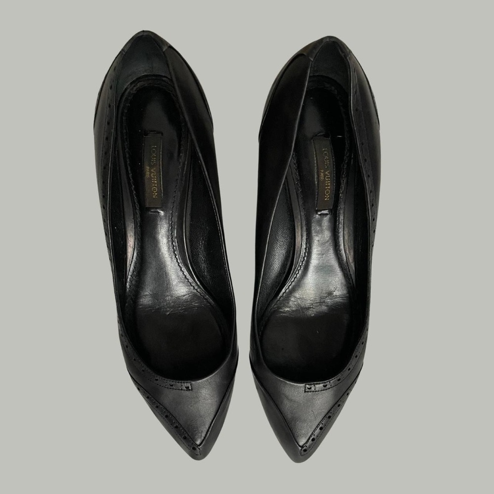 Louis Vuitton Black Leather Pointed Toe Pumps Size 9.5/41 
2.5 heel